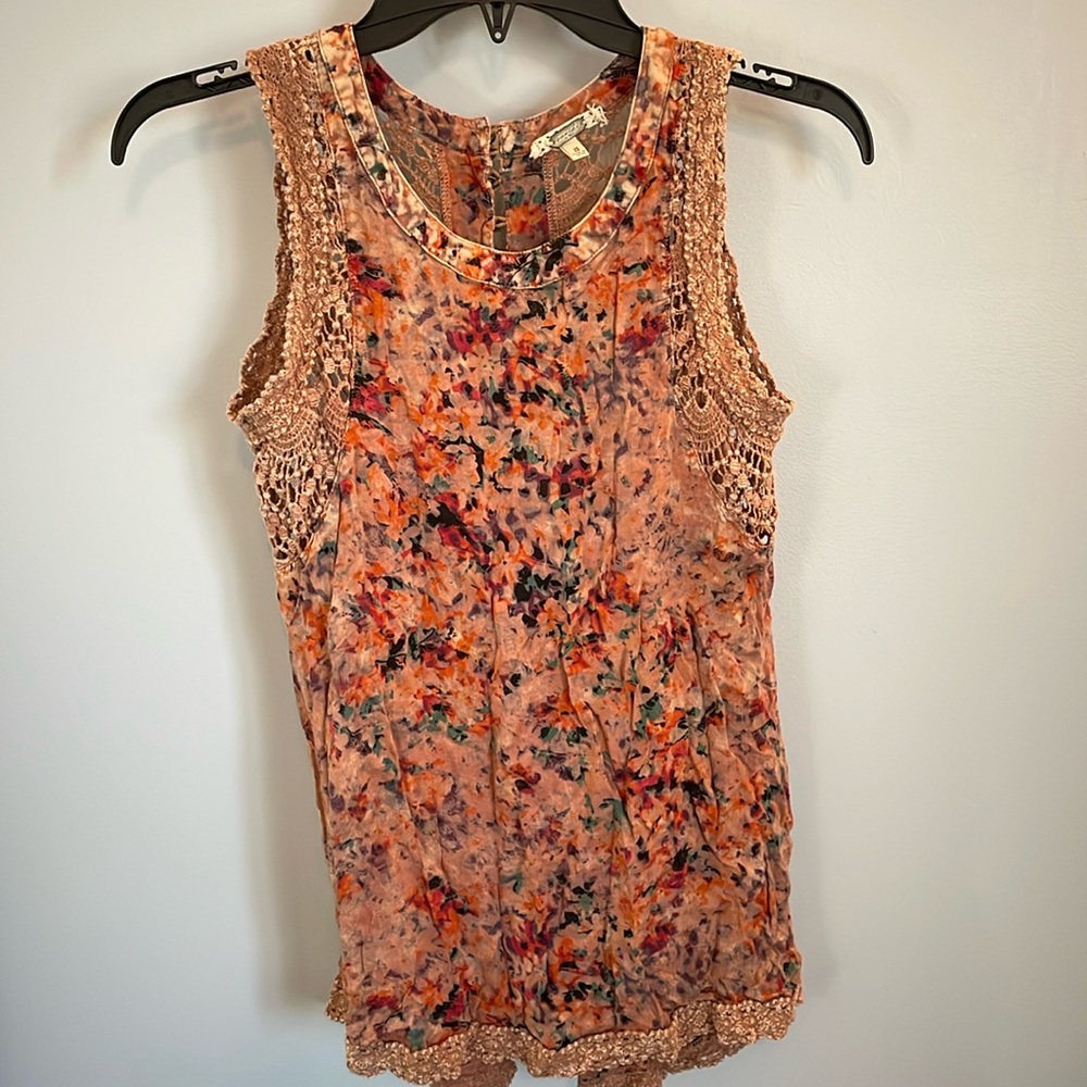 Gimmicks by BKE floral crochet tank dusty pink watercolor design size small